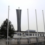 Schwarze Flagge als Zeichen des Protests gegen den Verlust des Wissenschaftsministeriums | Foto: aau/KK