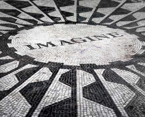 The Imagine mosaic dedicated to John Lennon at Strawberry Fields in Central Park, New York City | Foto: kmiragaya/Fotolia.com