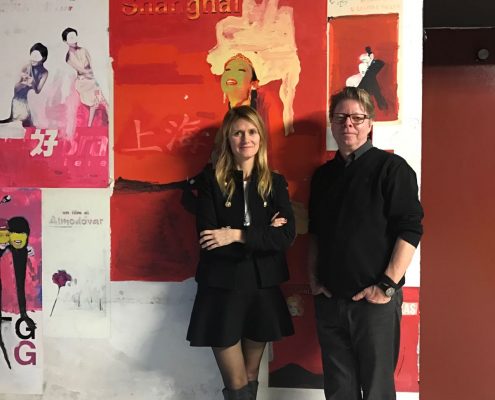 Angela Fabris und Jörg Helbig vor Filmpostern im Kino Visionario, Udine | Foto: Cristina Dittadi