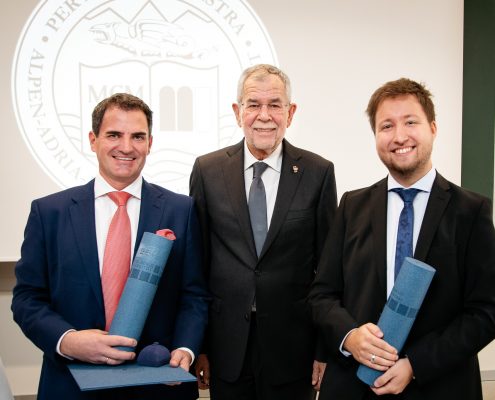 Promovend Christian Niemetz, Bundespräsident Alexander Van der Bellen und Promovend Benjamin Hackl | Foto: aau/photo riccio