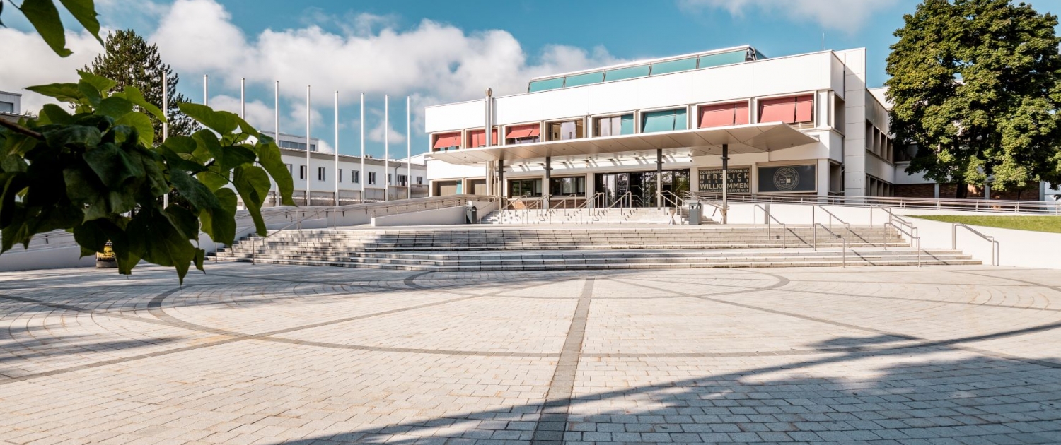 Haupteingang Uni Klagenfurt