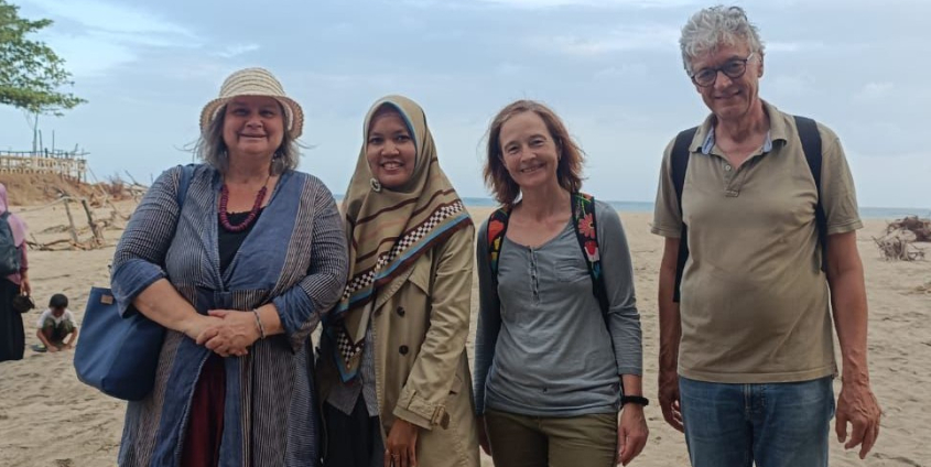 Das PRESS-Team besichtigte die Schildkröten-Aktion am Strand von Java.