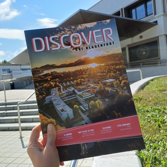 Erkunde im Magazin „Discover Uni Klagenfurt“, was das Studieren an der schönsten Campus-Universität Österreichs ausmacht!