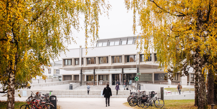 Universität im Herbst