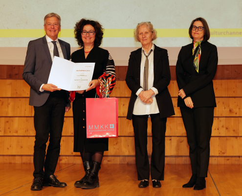 Peter Kaiser, Cristina Beretta, Angelika Hödl und Brigitte Winkler-Komar (Landeskulturpreis Kärnten) | Foto: LPD Kärnten/Höher