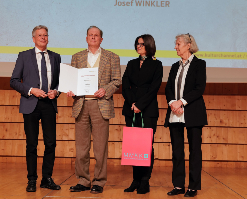 Peter Kaiser, Josef Winkler, Brigitte Winkler-Komar und Angelika Hödl (Landeskulturpreis Kärnten) | Foto: LPD Kärnten/Höher