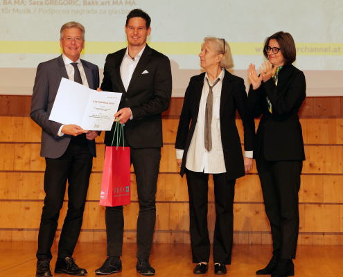 Peter Kaiser, Patrick Rodler, Angelika Hödl und Brigitte Winkler-Komar (Landeskulturpreis Kärnten) | Foto: LPD Kärnten/Höher