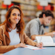 Studierende lernen in der Bibliothekt