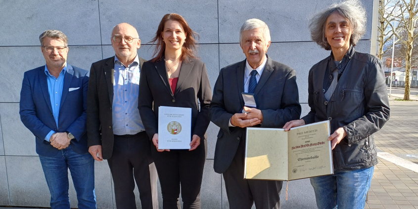 Vereinssekretär Thomas Zeloth, Vereinsdirektor Wilhelm Wadl, Historikerin Andrea Ettinger, Archäologe Franz Glaser und Vereinssekretär-Stellvertreterin Renate Jernej (von links nach rechts) © Geschichtsverein für Kärnten/Heidi Rogy